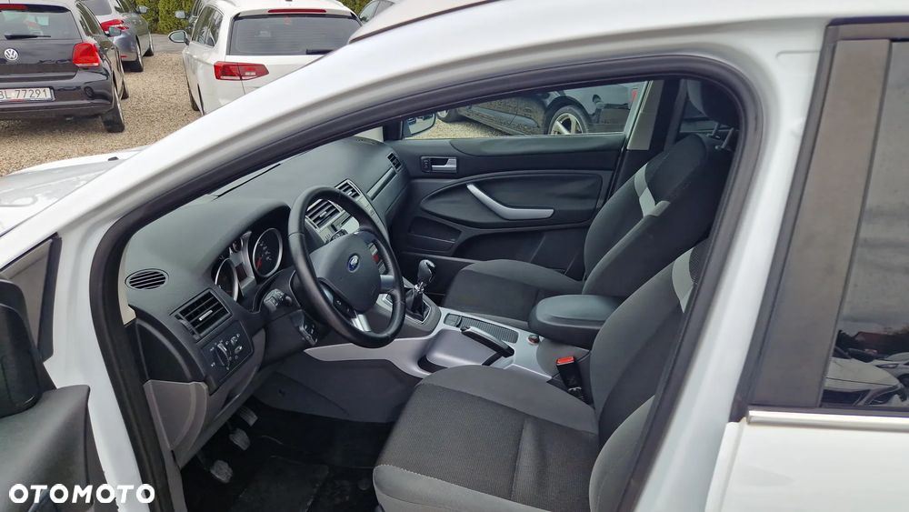 Ford Kuga 2.0 TDCi 2x4 Titanium - 9