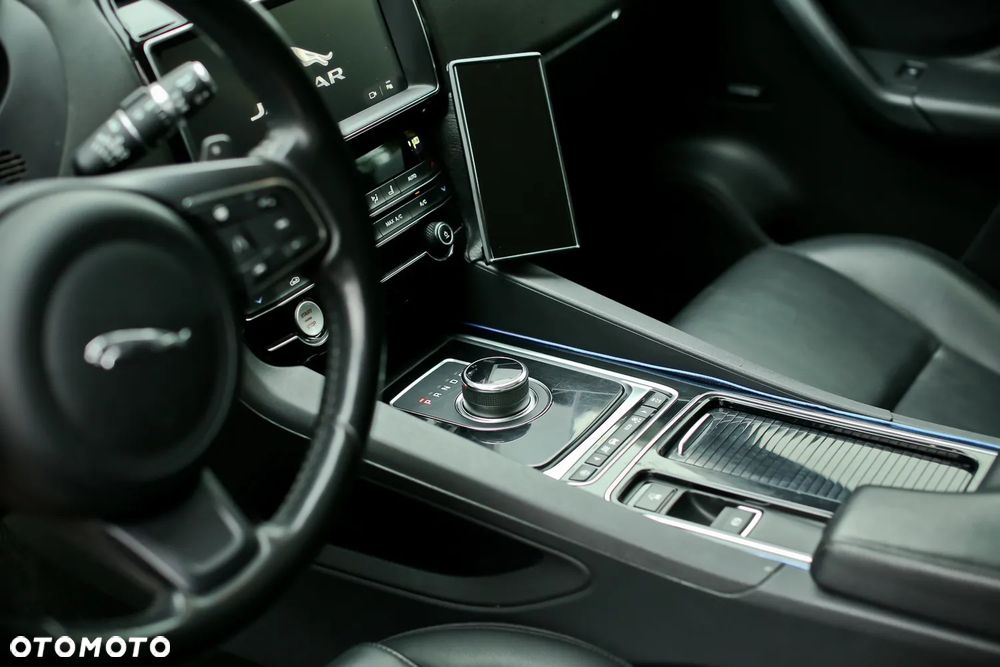 Jaguar F-Pace 2.0 i4P AWD Prestige - 26