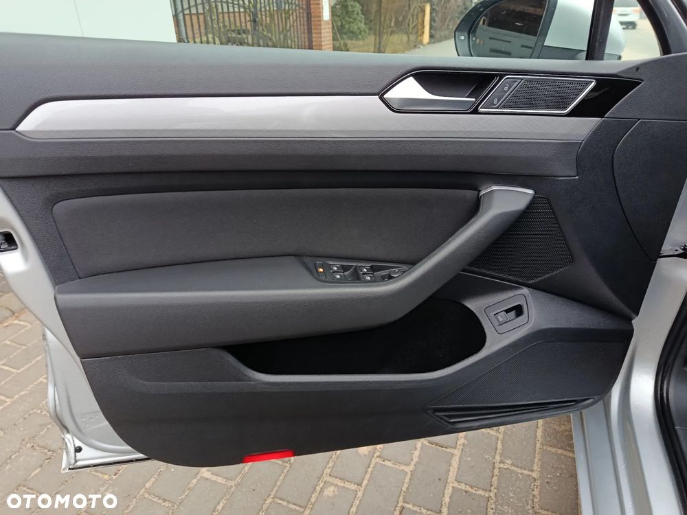 Volkswagen Passat 2.0 TDI SCR DSG - 16