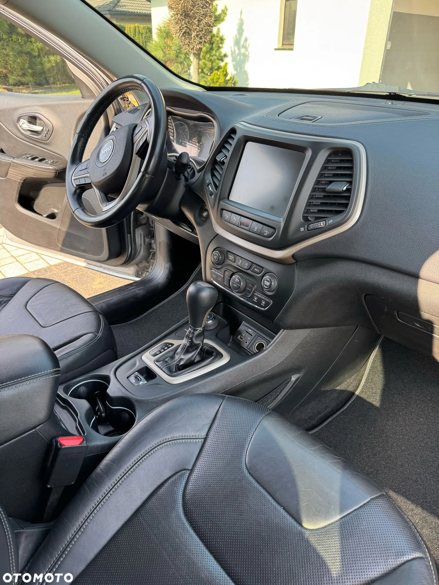 Jeep Cherokee - 14