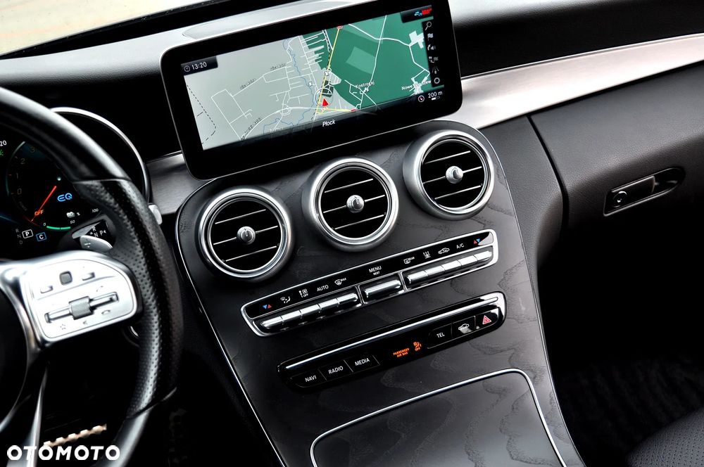 Mercedes-Benz Klasa C 300 9G-TRONIC AMG Line - 28