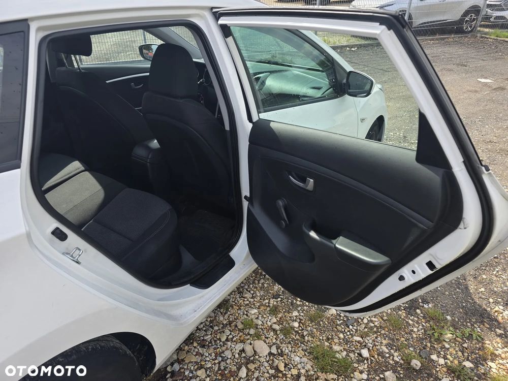 Hyundai i30 i30cw 1.4 Trend - 17
