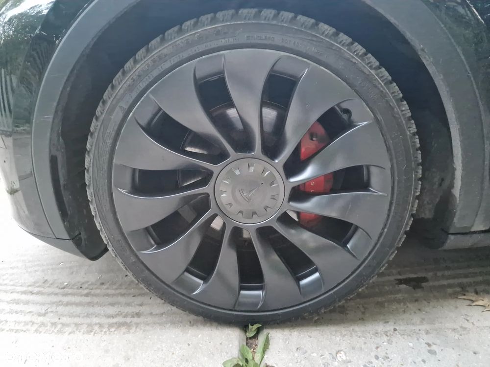 Tesla Model Y Performance AWD - 9