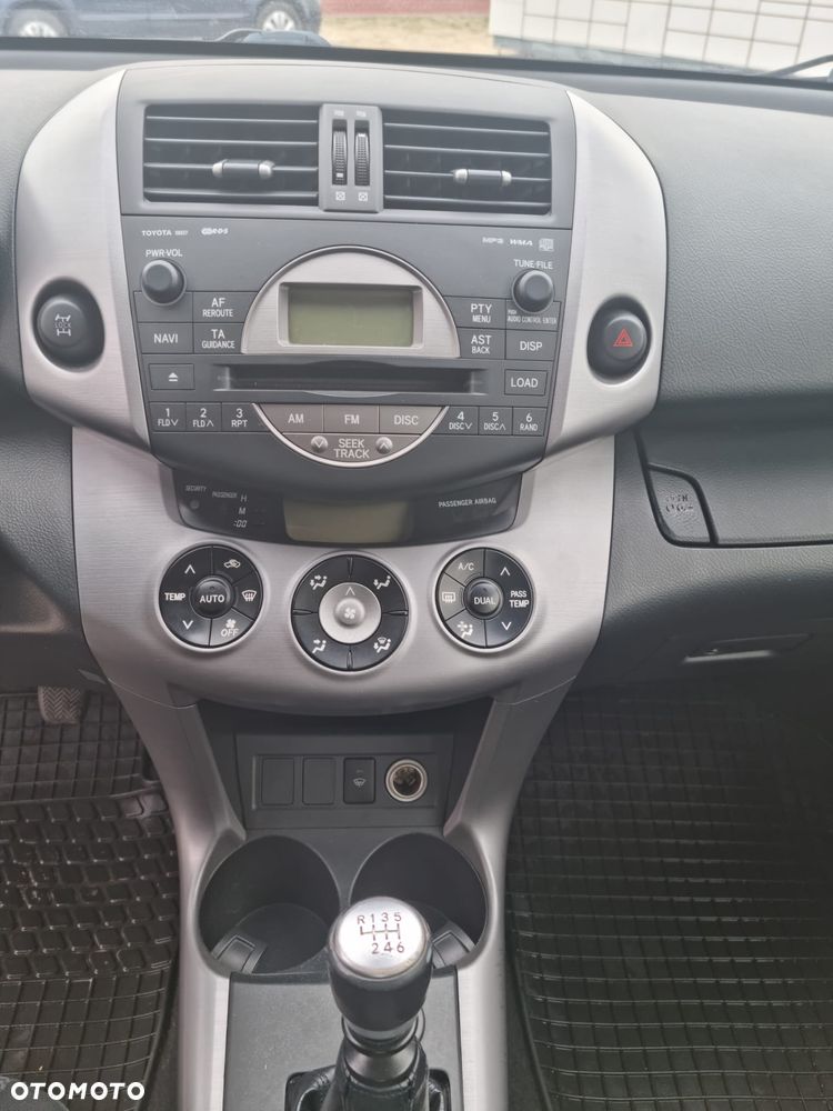 Toyota RAV4 2.2 D-4D Sol - 10