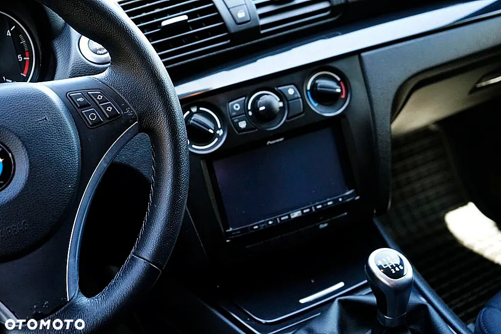 BMW Seria 1 - 25