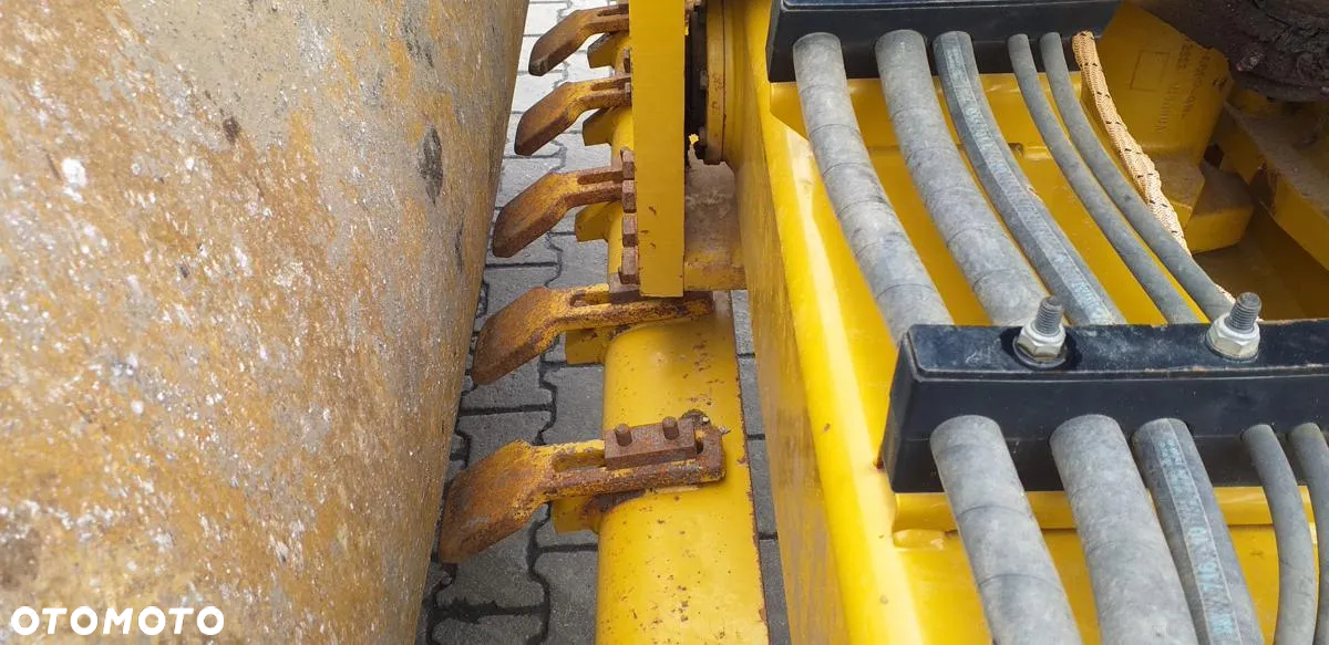 Caterpillar Walec wibracyjny CATERPILLAR CS 64 B - 20