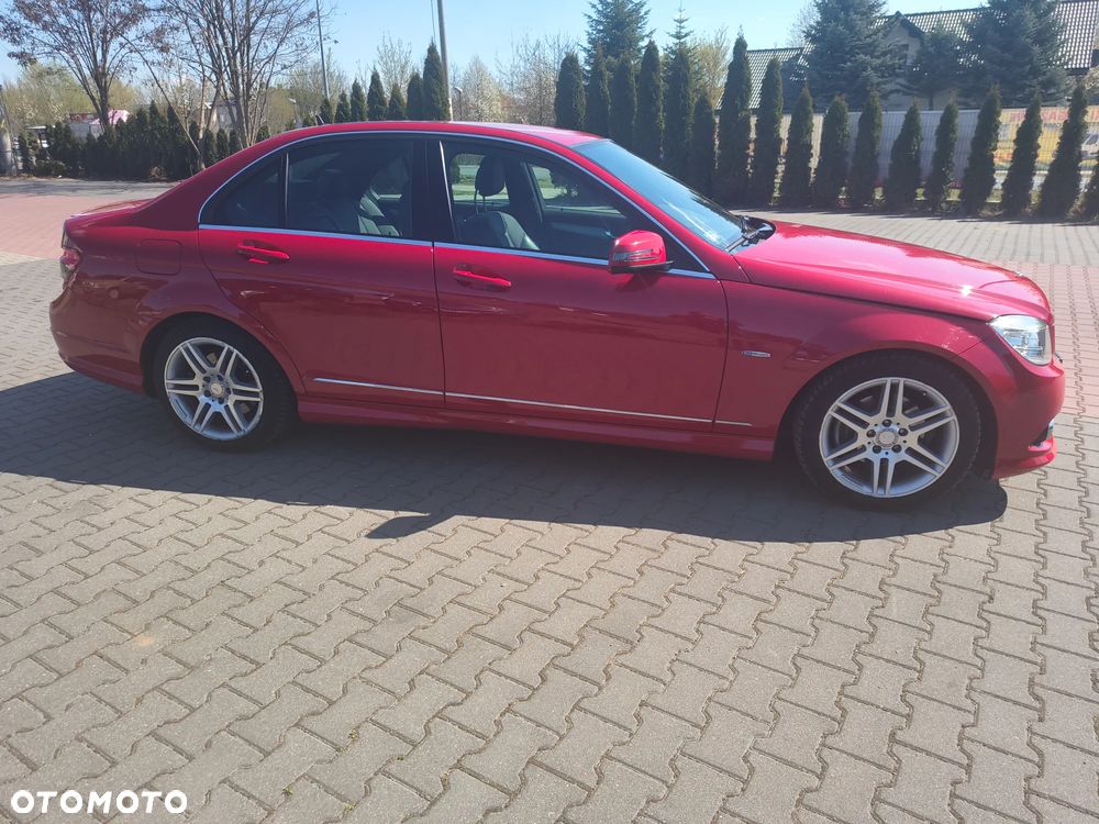 Mercedes-Benz Klasa C 250 CGI BlueEff Avantgarde - 33