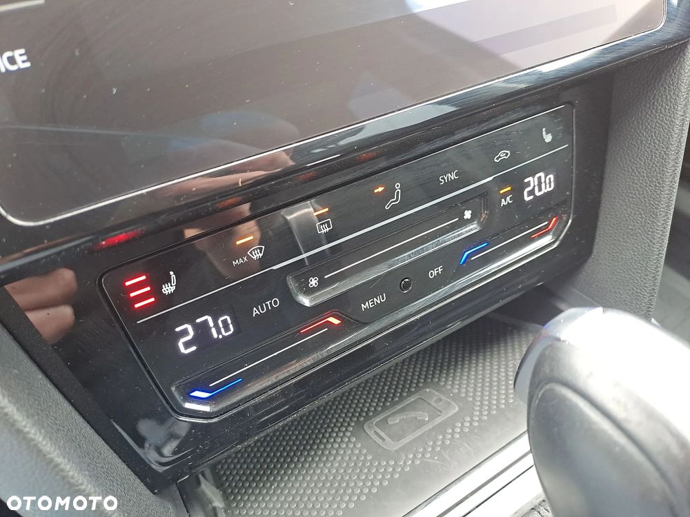 Volkswagen Passat 1.5 TSI EVO Elegance DSG - 23