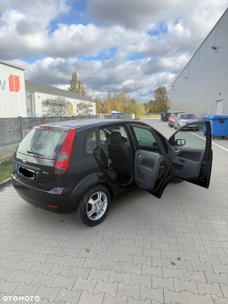 Ford Fiesta 1.4 Ghia - 11