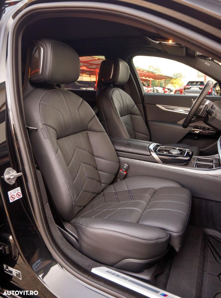 BMW Seria 7 740d xDrive MHEV - 12