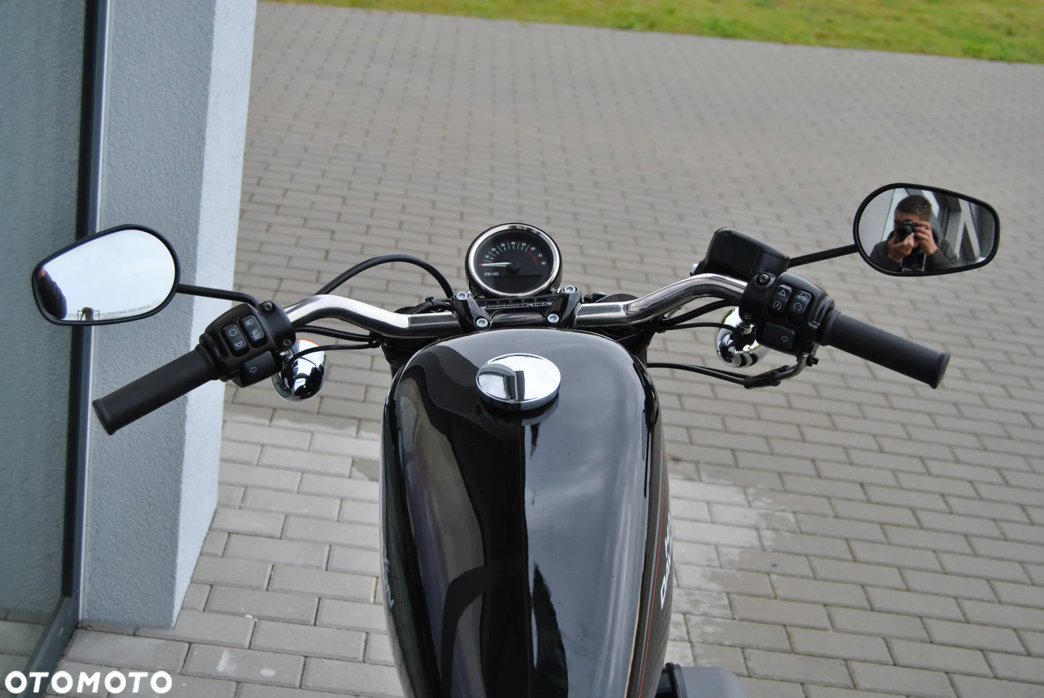 Harley-Davidson Sportster Roadster 1200R - 7