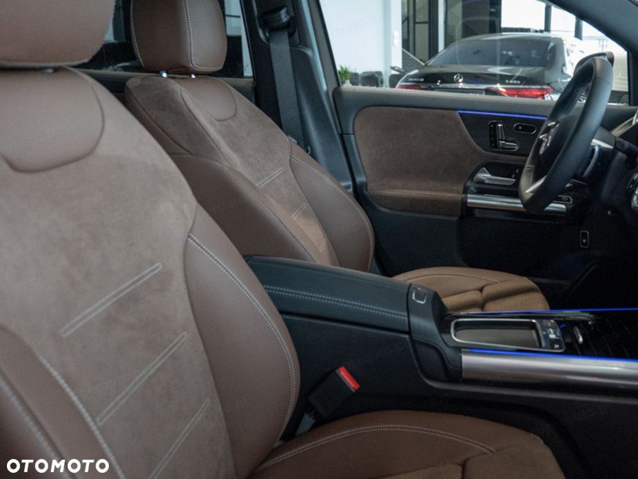 Mercedes-Benz GLA - 13