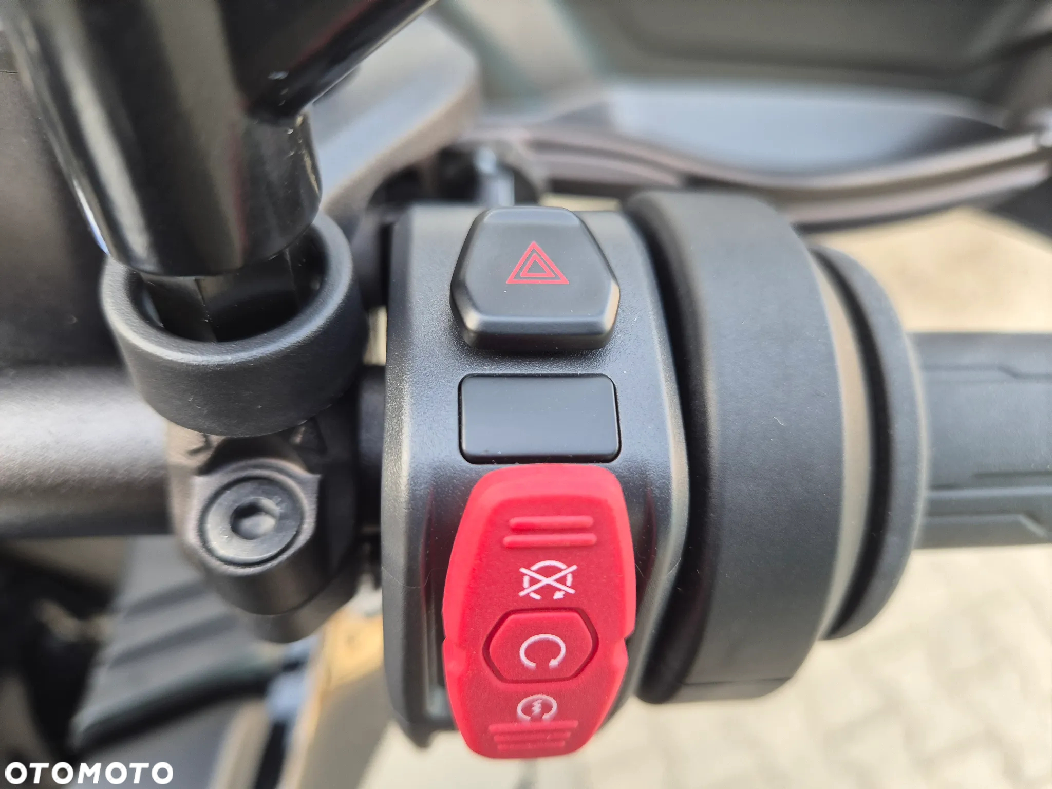CFMoto MT - 22