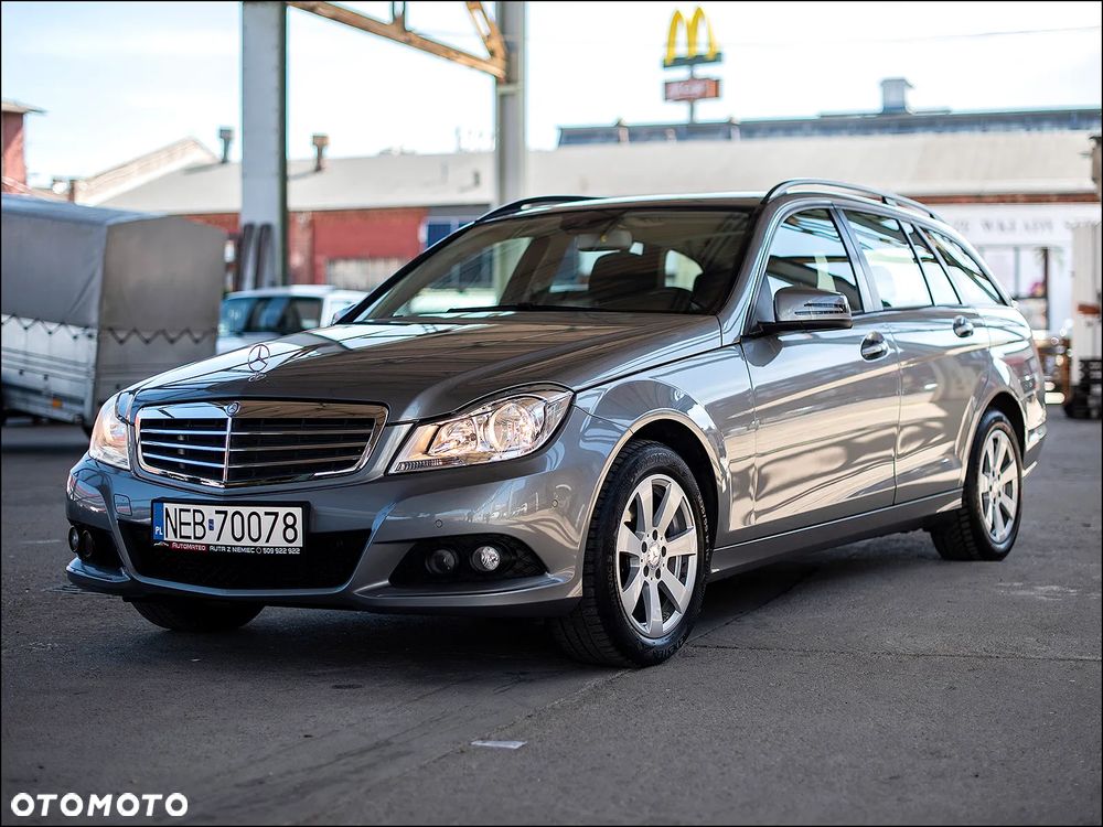 Mercedes-Benz Klasa C 180 (BlueEFFICIENCY) Elegance - 4