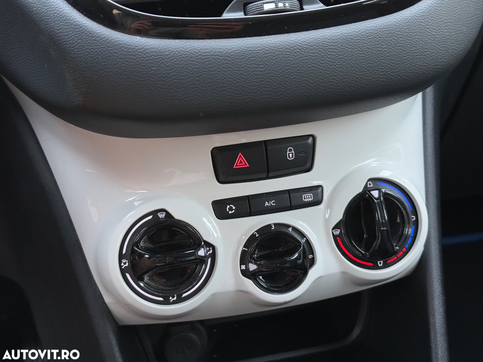 Peugeot 208 1.0 L PureTech Active - 14