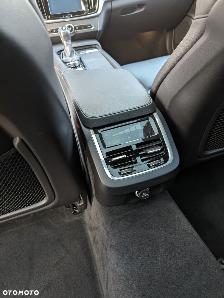 Volvo V90 D4 Momentum Pro - 16