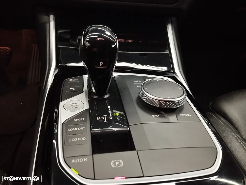 BMW 318 d Touring Line Sport Auto - 32