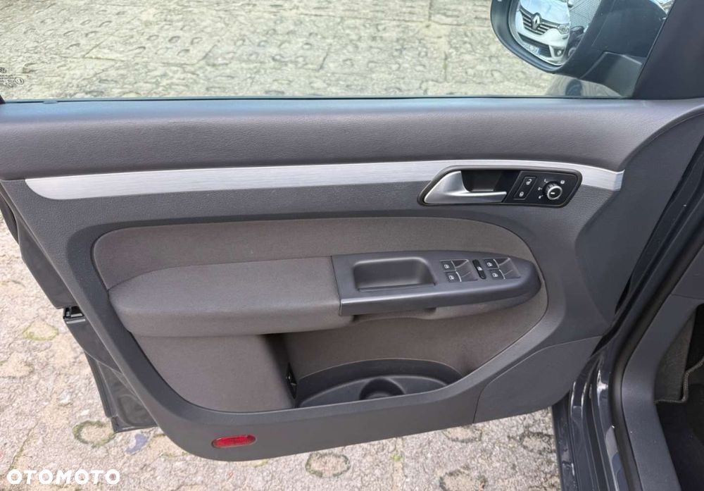 Volkswagen Touran - 10