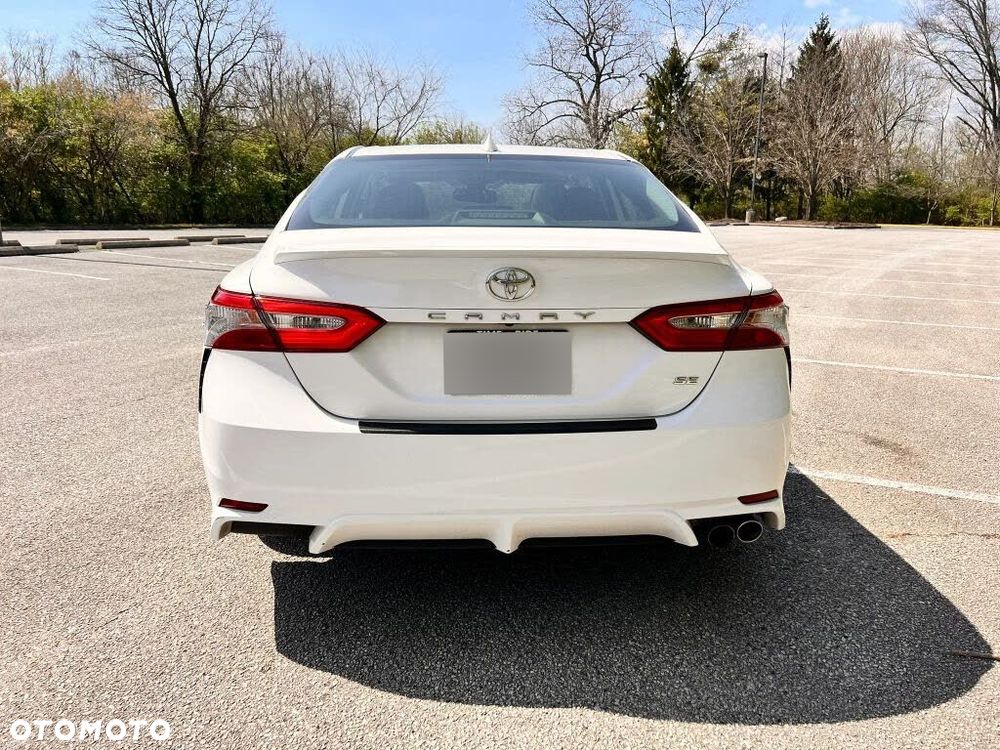 Toyota Camry 2.5 LE - 4