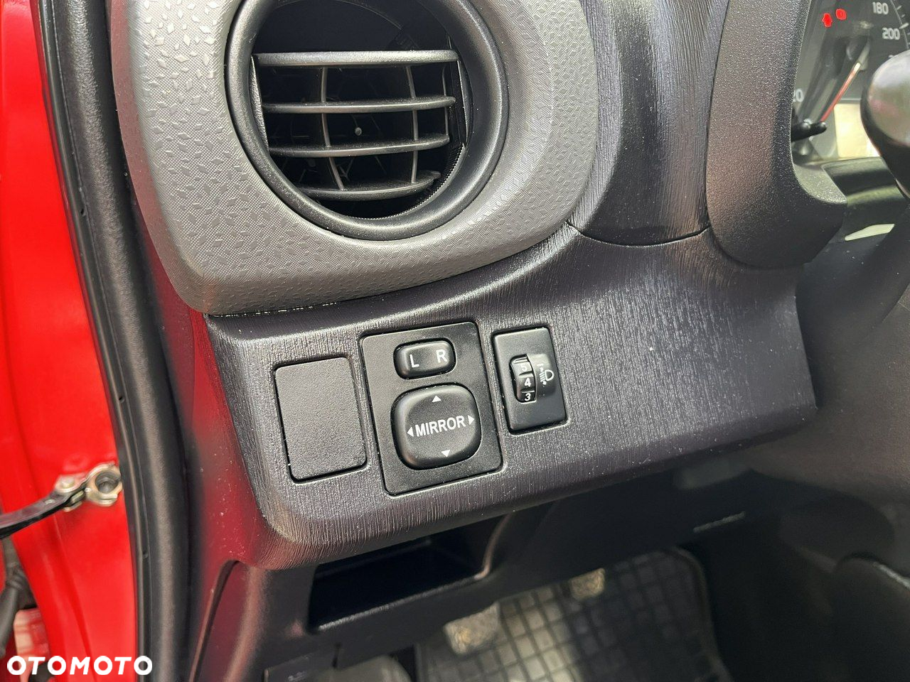 Toyota Yaris - 23