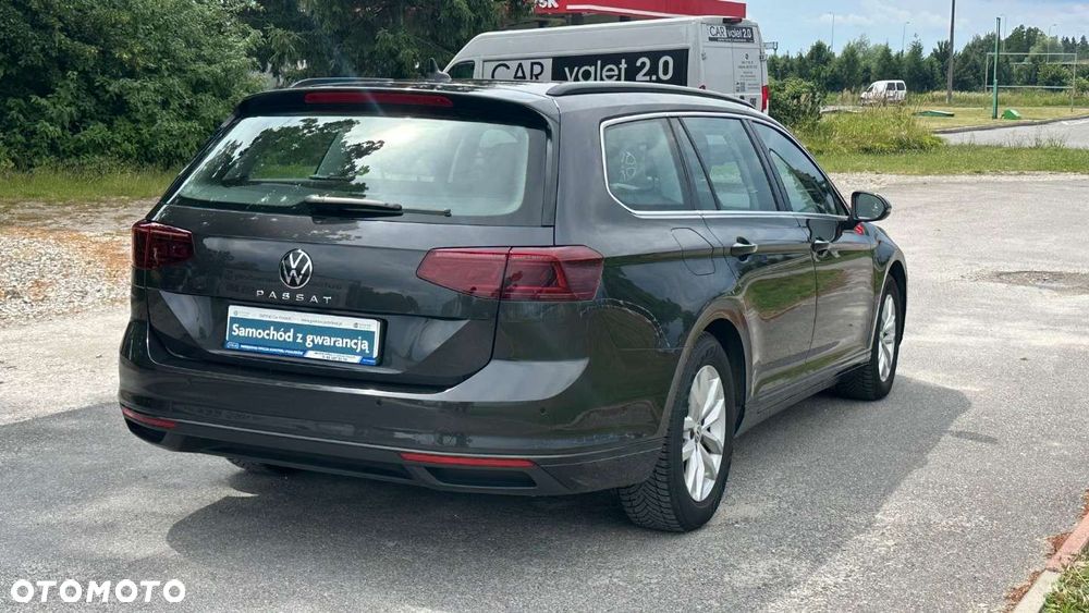Volkswagen Passat - 11