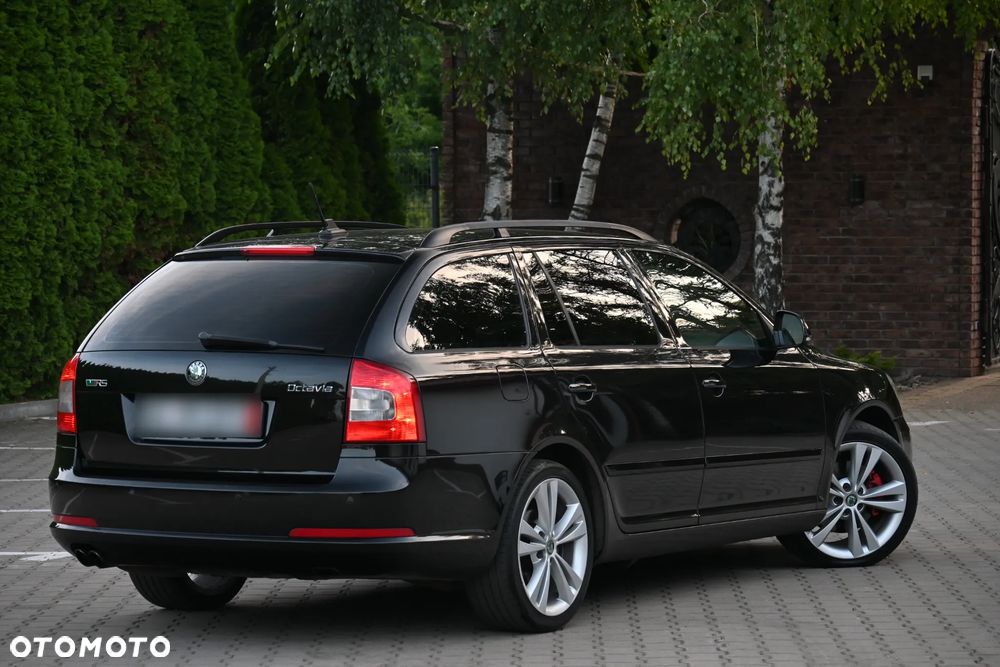 Skoda Octavia 2.0 TSI DSG RS - 22