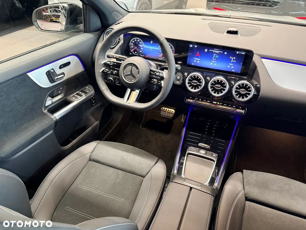 Mercedes-Benz GLA - 11