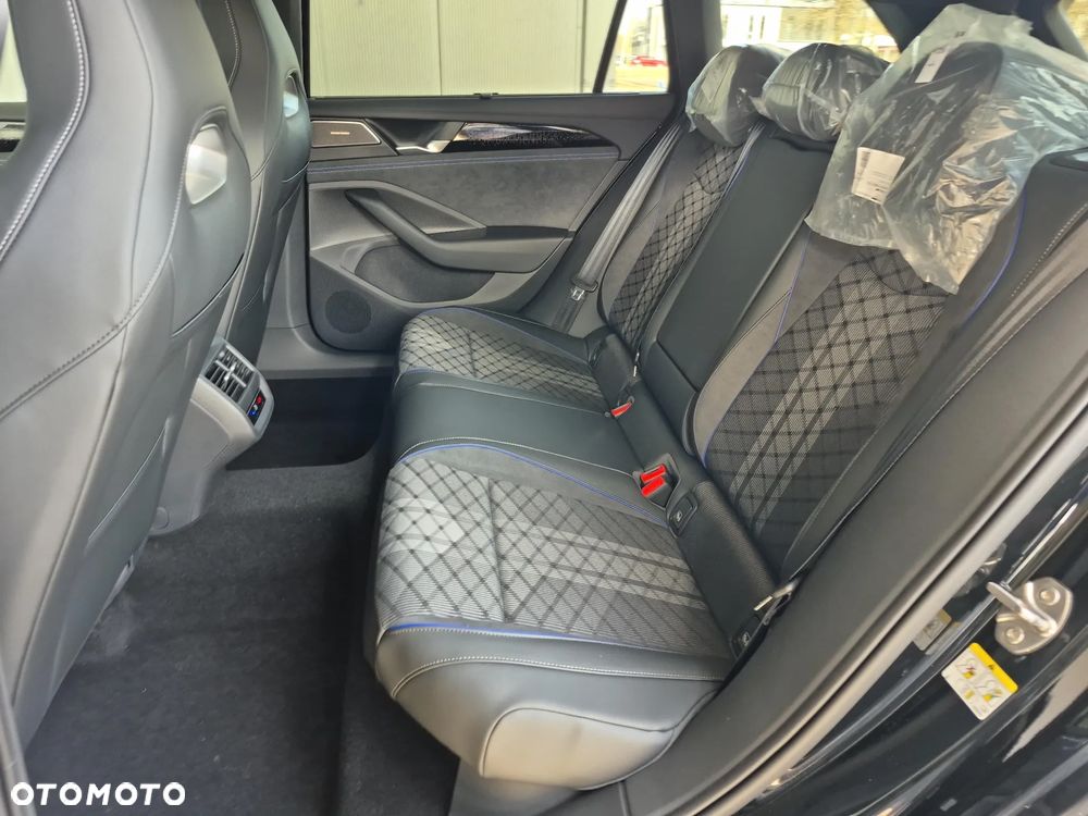 Volkswagen Passat - 17