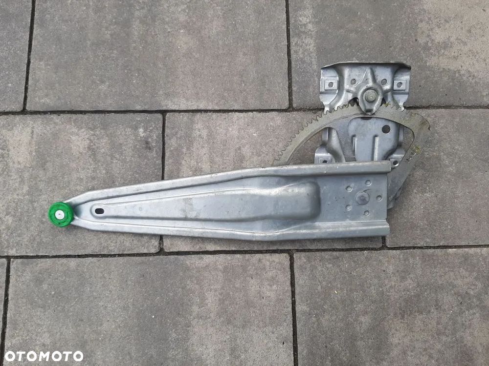 PODNOŚNIK SZYBY LEWY TYŁ TOYOTA YARIS III 2011- - 2