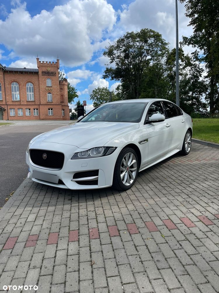 Jaguar XF 2.0 i4D R-Sport - 8