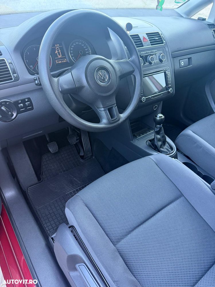 Volkswagen Touran - 11