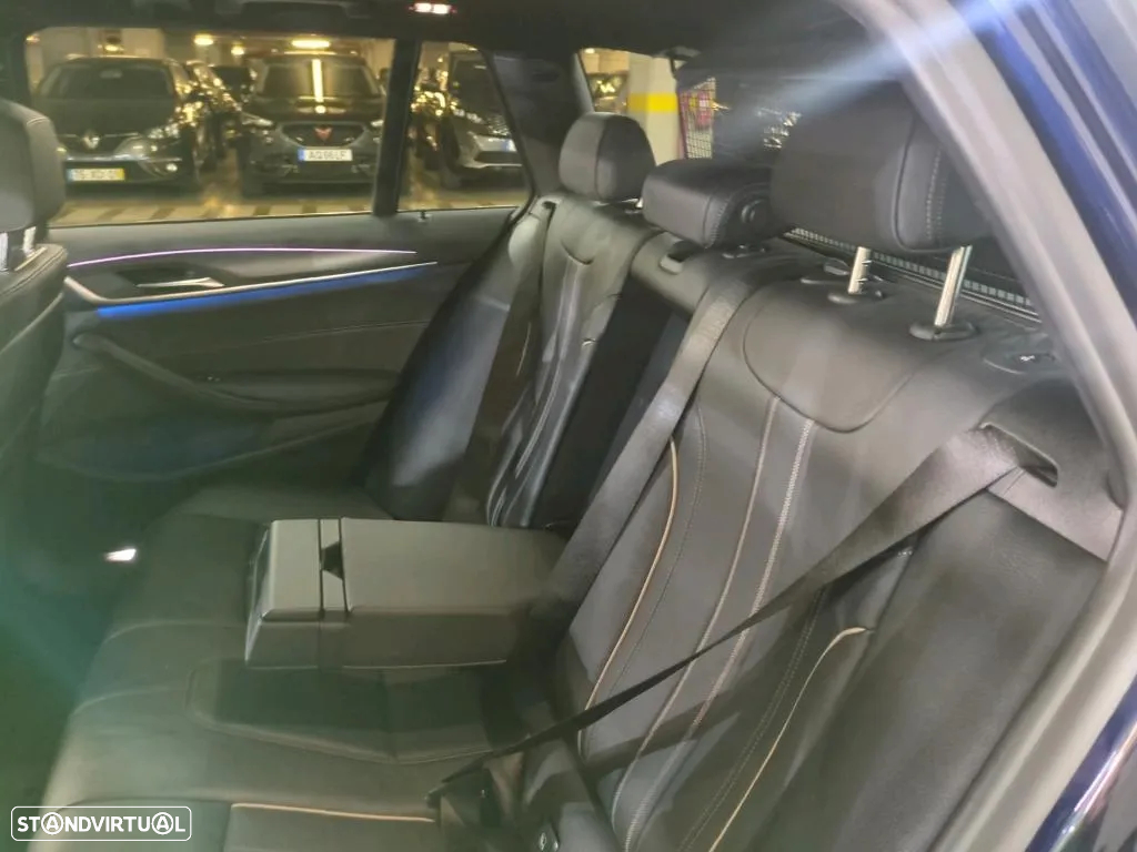 BMW 530 e Pack Desportivo M - 12