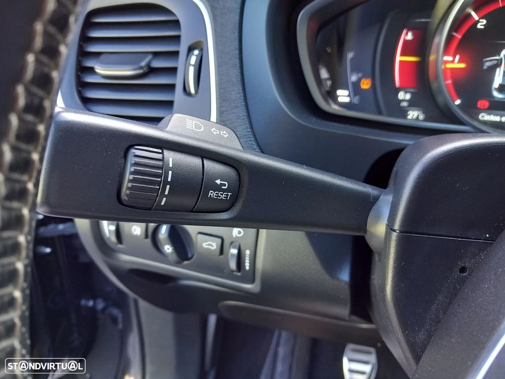 Volvo V40 D2 R Design - 25