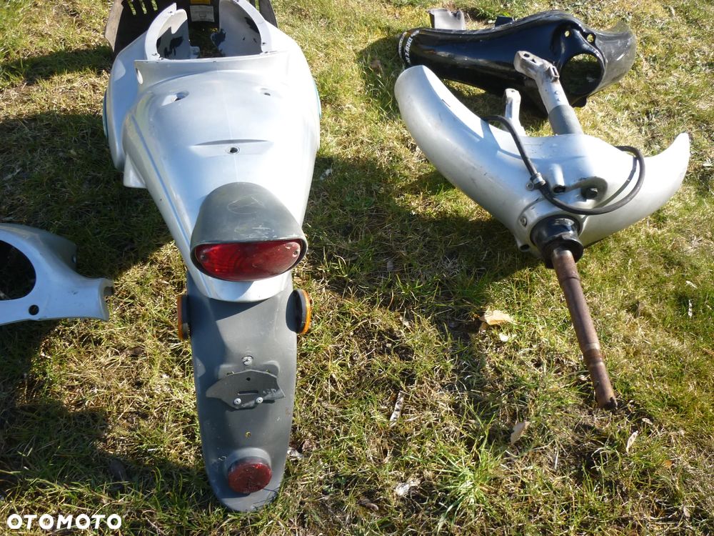 Błotnik owiewka Aprilia Scarabeo 50-2T - 4