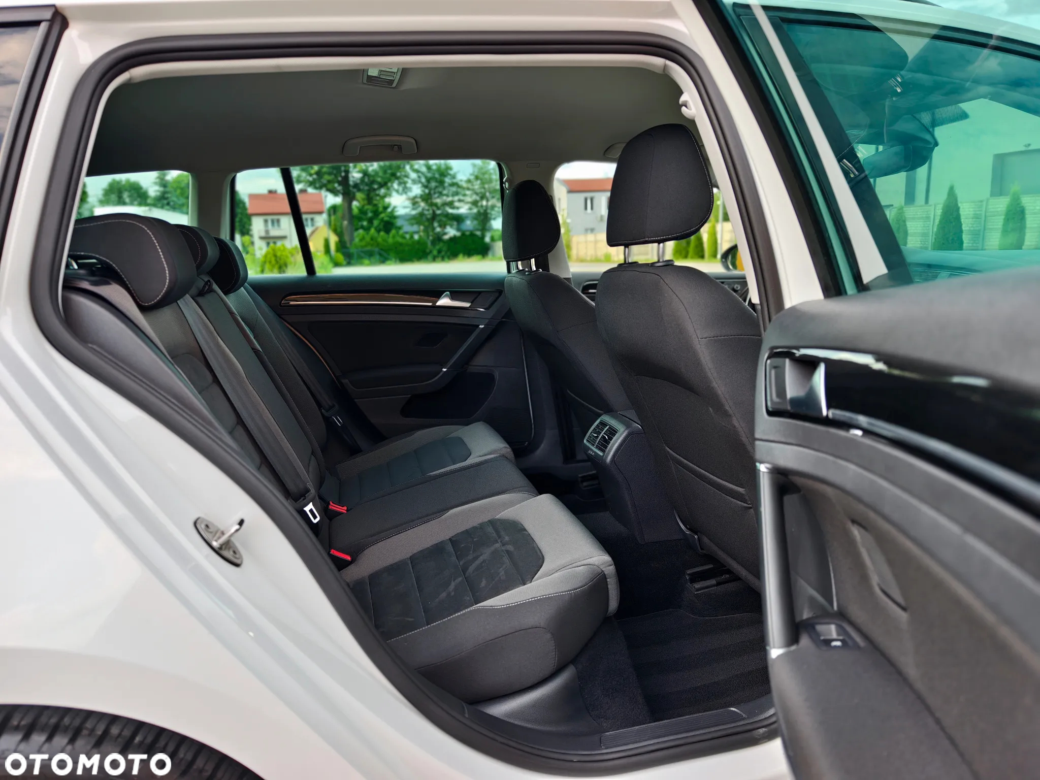 Volkswagen Golf 2.0 TDI SCR Highline - 20