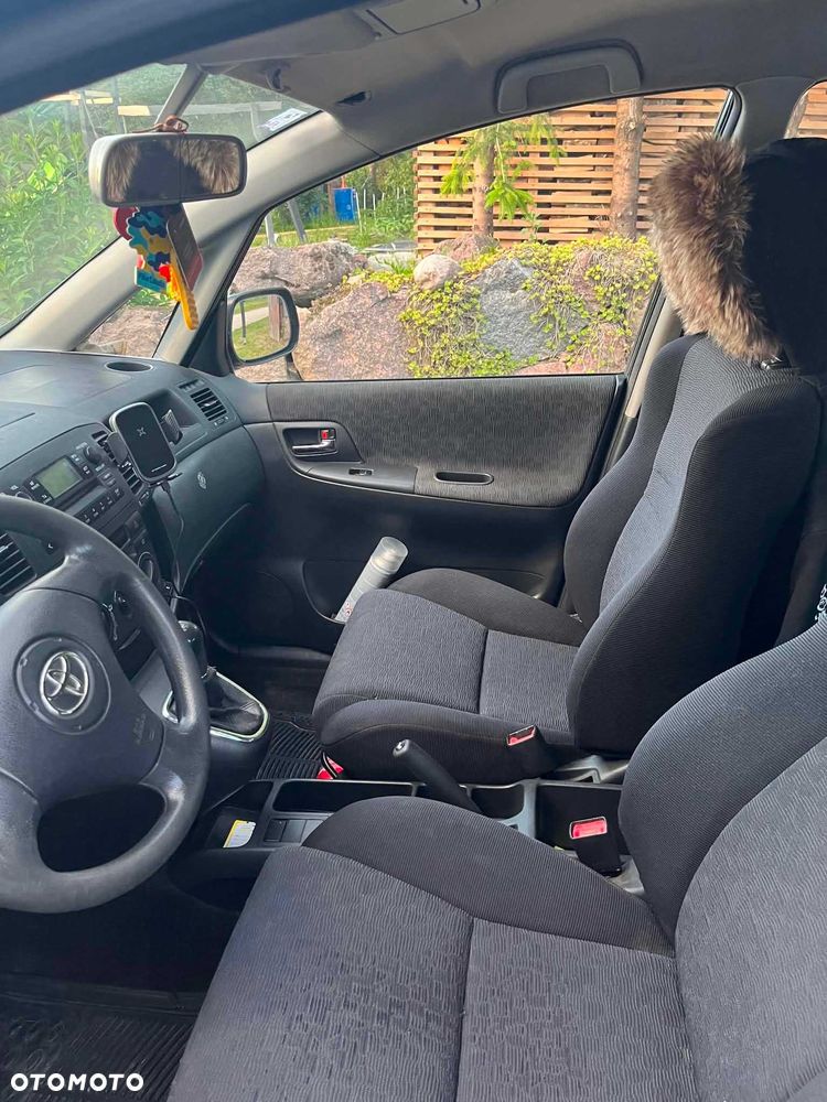 Toyota Corolla Verso - 6