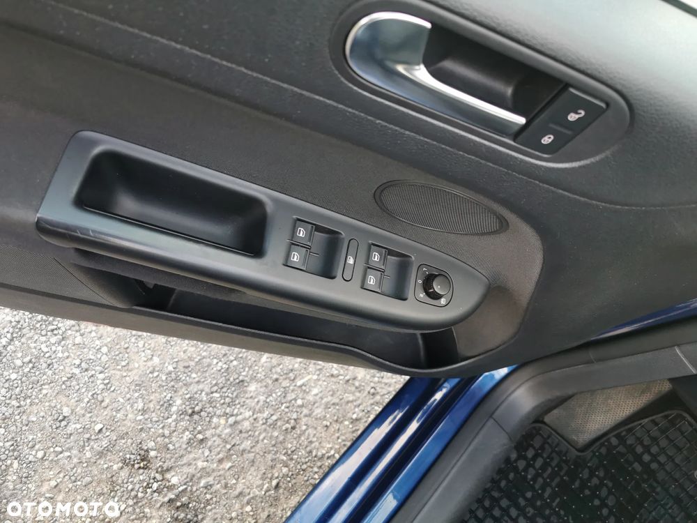 Volkswagen Golf Plus 2.0 TDI DPF Comfortline - 24