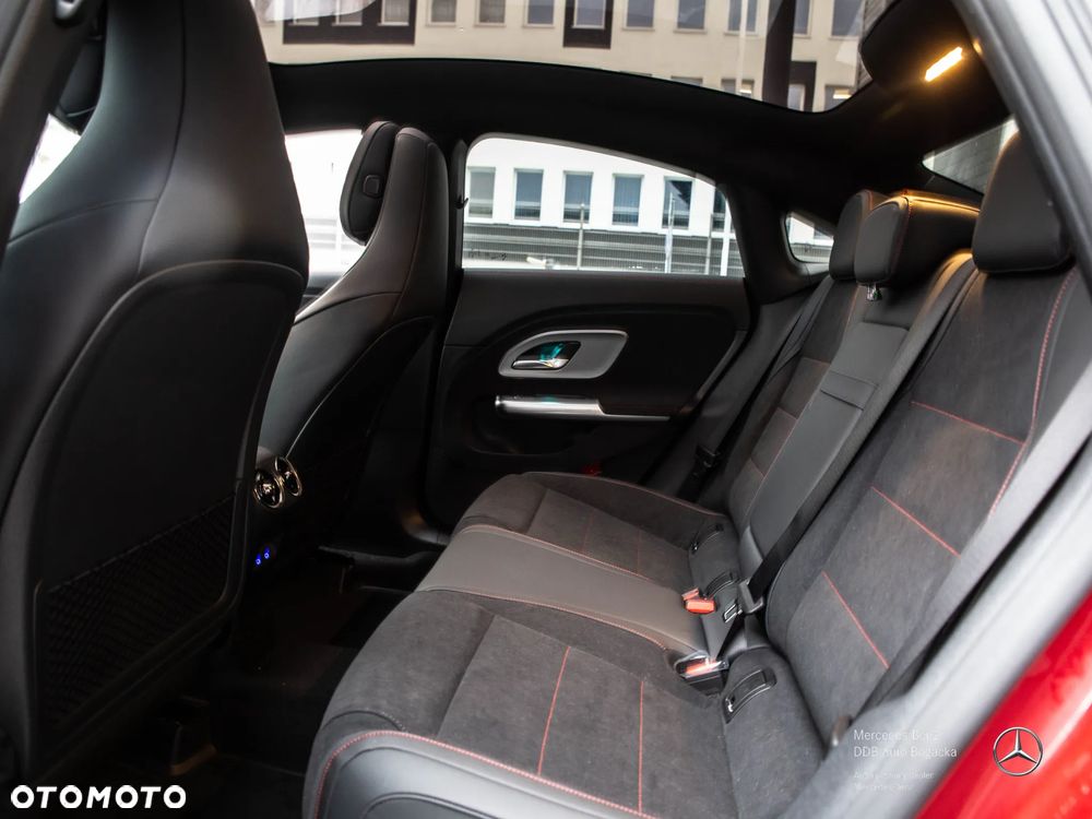 Mercedes-Benz CLA 220 mHEV 4-Matic 8G-DCT - 12