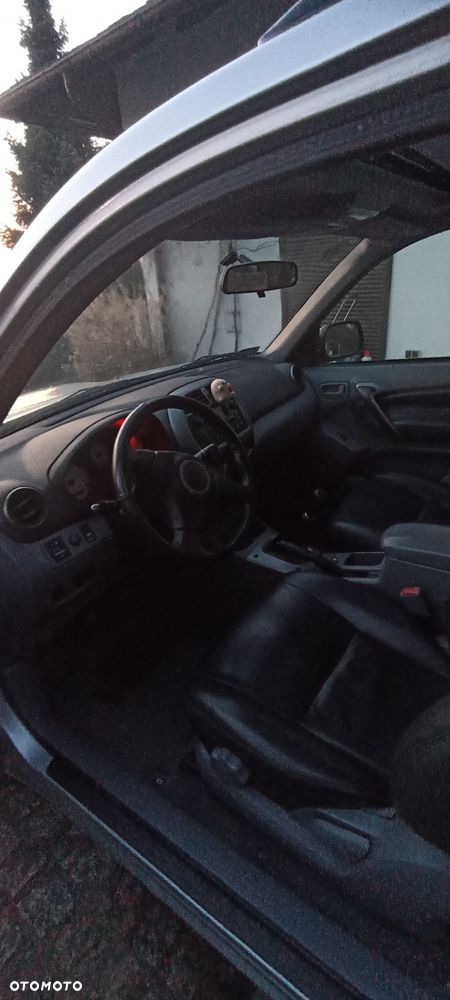 Toyota RAV4 - 6