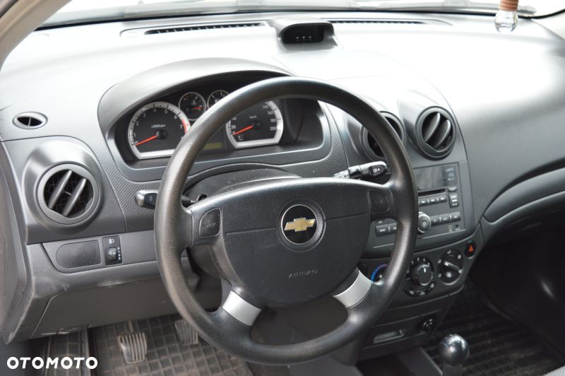 Chevrolet Aveo - 12