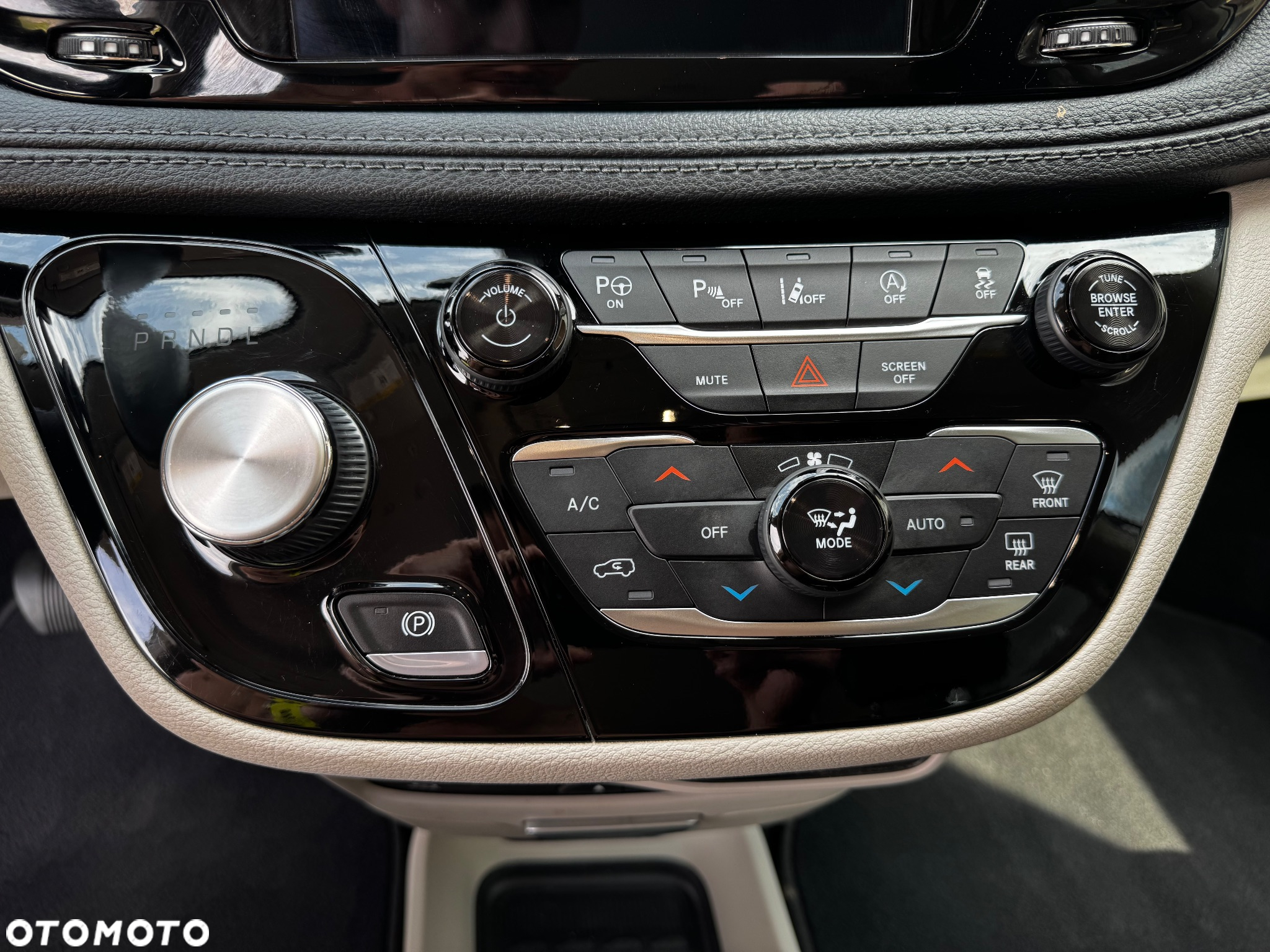 Chrysler Pacifica - 22