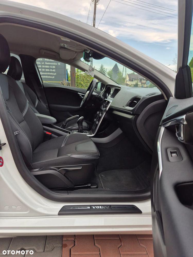 Volvo V40 D2 Momentum - 24