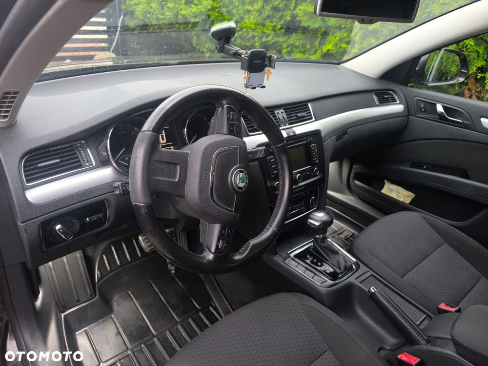 Skoda Superb 2.0 TDI Ambition DSG - 21