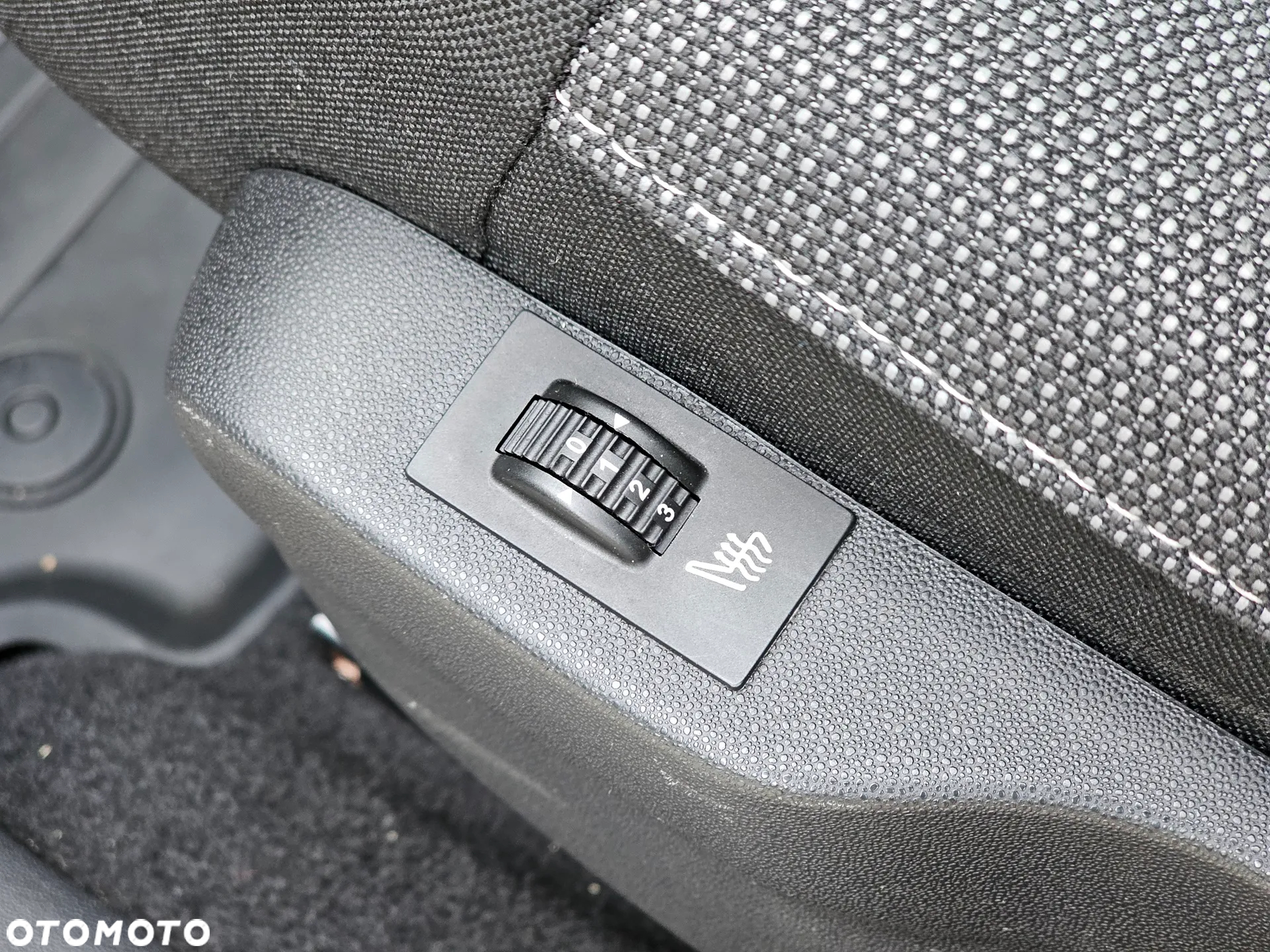 Citroën C4 Cactus 1.2 PureTech Live S&S - 24