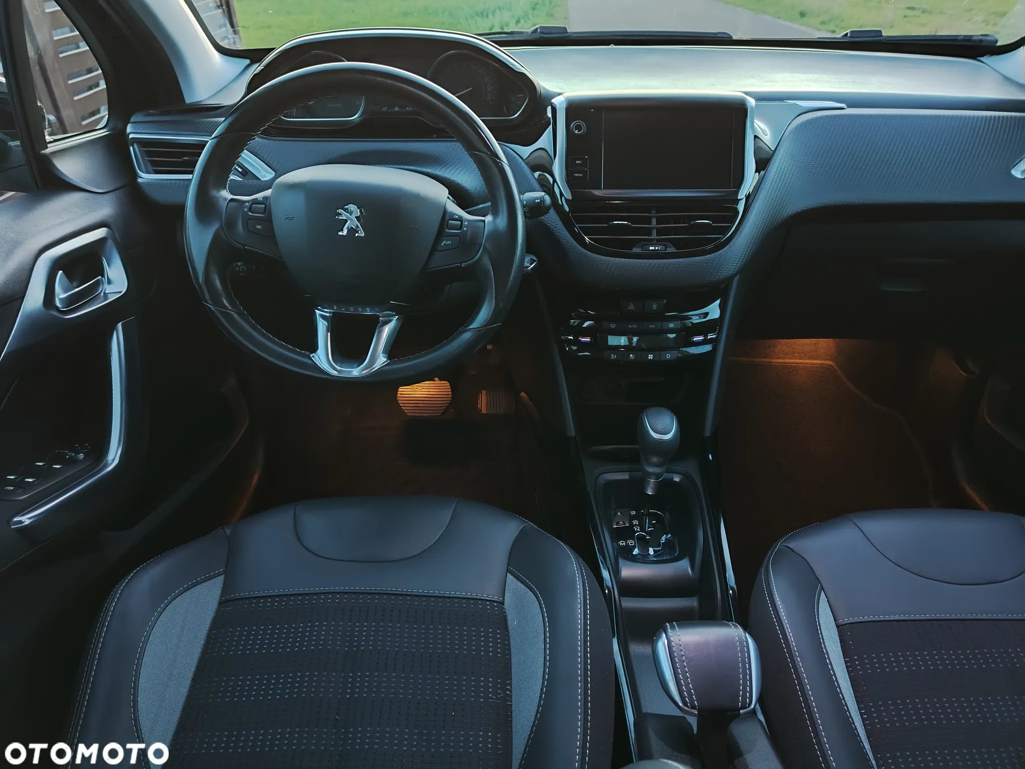 Peugeot 2008 1.2 Pure Tech Allure S&S EAT6 - 6