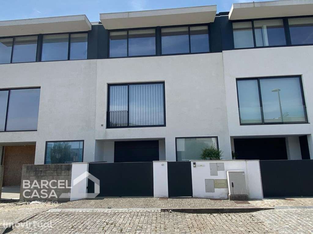 Moradia em banda T3, como nova, na Qta do Egipto em Barcelinhos - B... - Grande imagem: 3/34