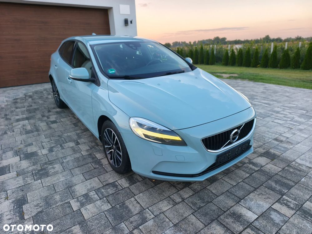 Volvo V40 D2 Drive-E Momentum - 1