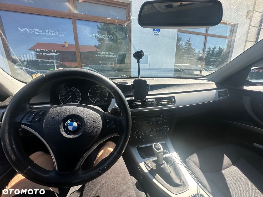 BMW Seria 3 318i - 9