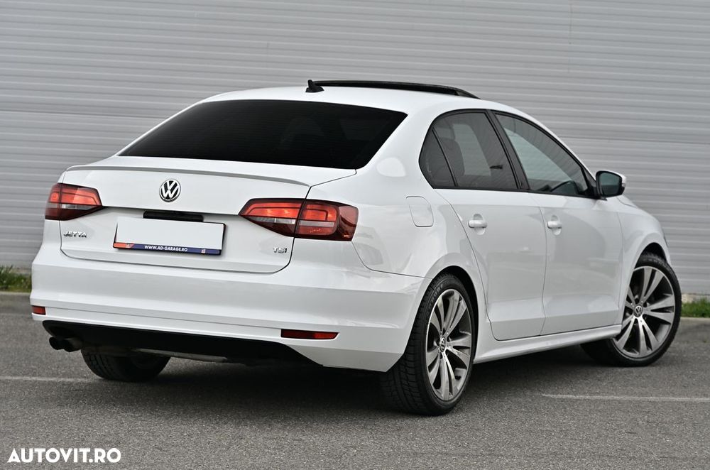 Volkswagen Jetta - 2