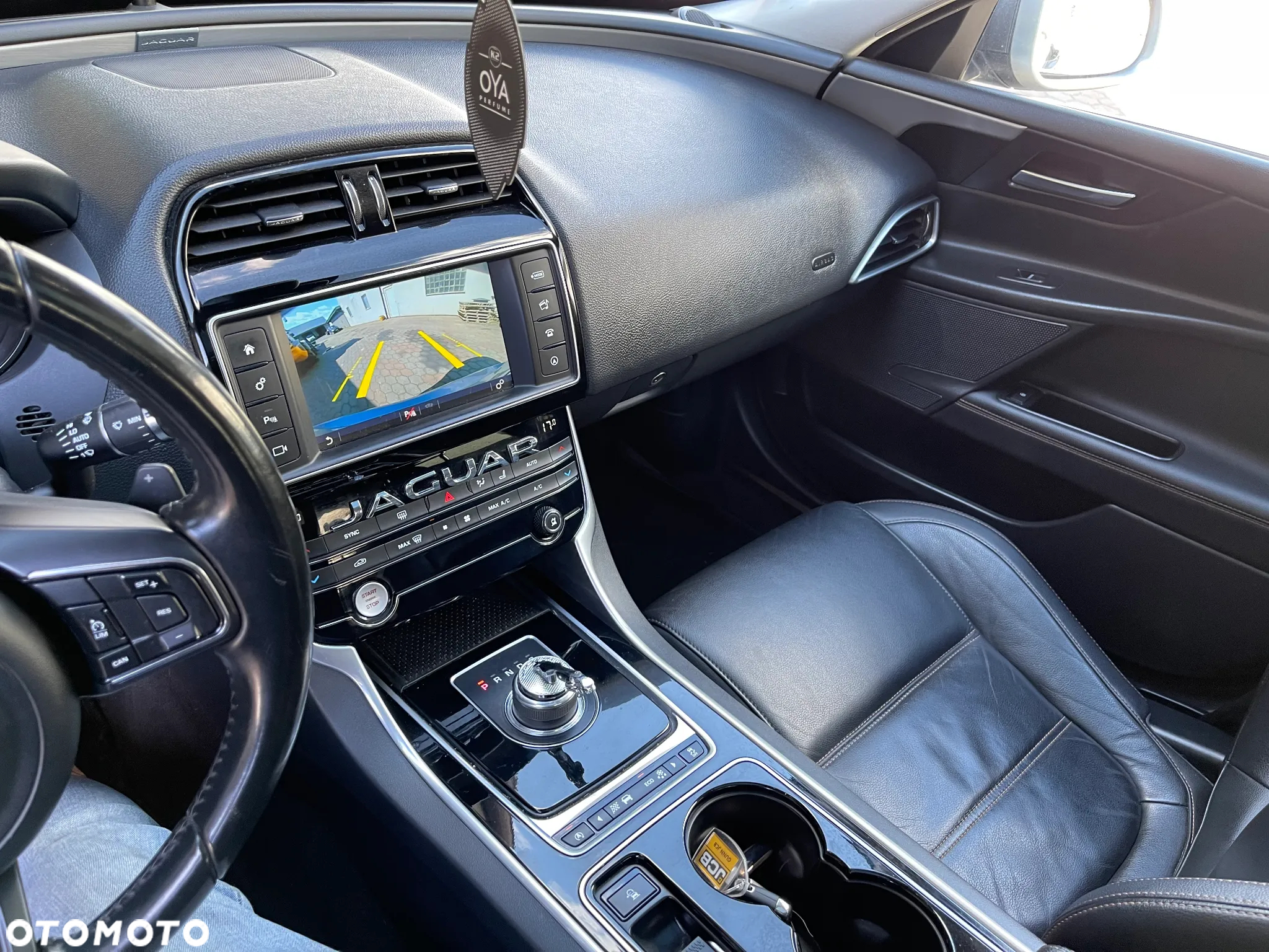 Jaguar XE 2.0 D Prestige - 12